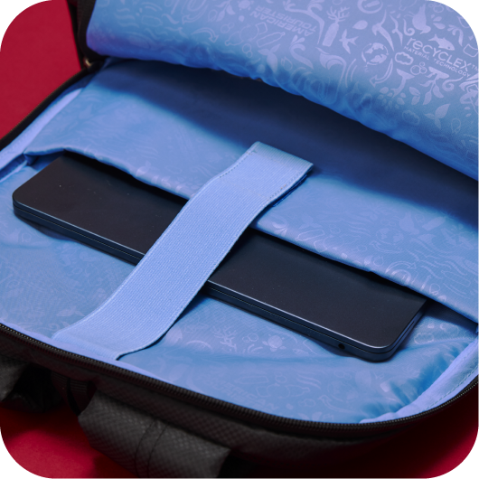 15.6インチまで対応するPC用の収納